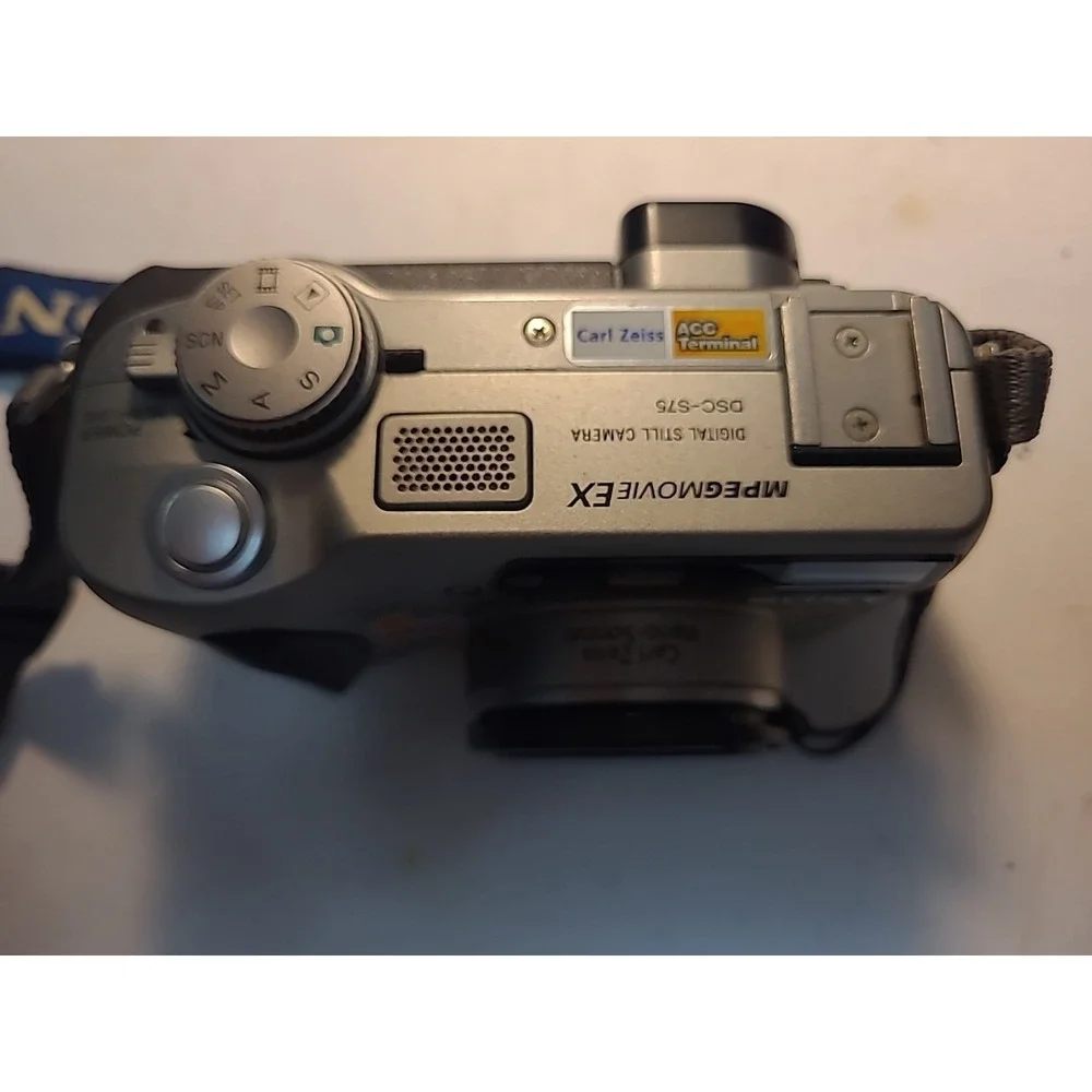 Sony Cyber-shot DSC-S75 3.3MP Digital Camera - Silver